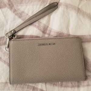 BRAND NEW without tags Michael Kors Adele Wristlet
